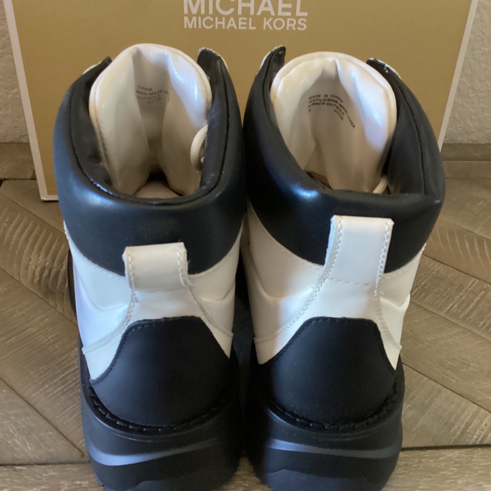 MICHAEL MICHAEL KORS Women's Dupree Ankle Hiker Booties, size 7 - Picture 3 of 9
